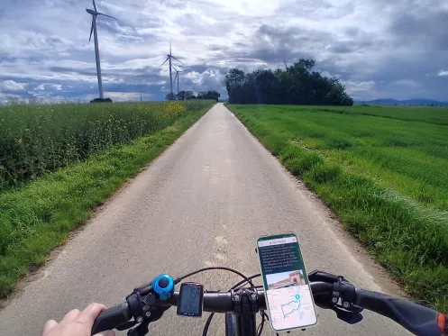 Lenker eines Fahrrades mit Handy