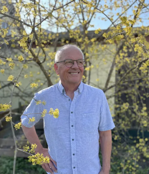 Gästeführer Reiner Elischer im Grünen