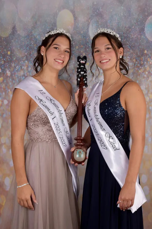 Die Schwestern Selina und Hannah Volk als Knittelsheimer Kätzel - Duo
