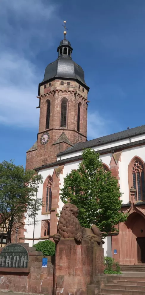 Der Turm der St. Georgskirche in Kandel ist das Wahrzeichen der Stadt