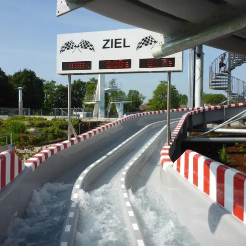 Ziel und Zeittafel Rutsche (© Verbandsgemeinde Bellheim) Ziel und Zeittafel Rutsche (© Verbandsgemeinde Bellheim)