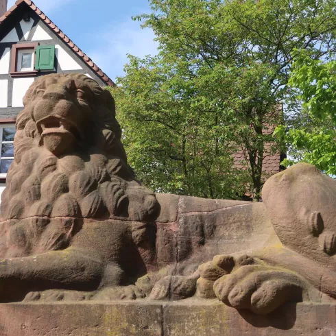Löwe am Plätzel Kandel