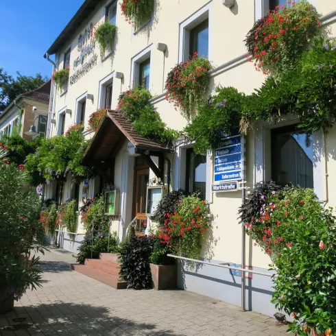 hotel zur pfalz (© hotel zur pfalz kandel GmbH & Co. KG) hotel zur pfalz (© hotel zur pfalz kandel GmbH & Co. KG)