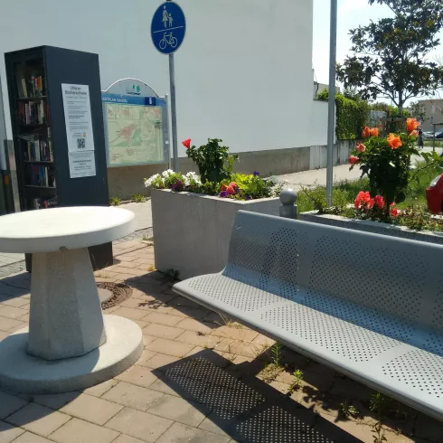 Offener Bücherschrank am Rastplatz Im Krautgarten