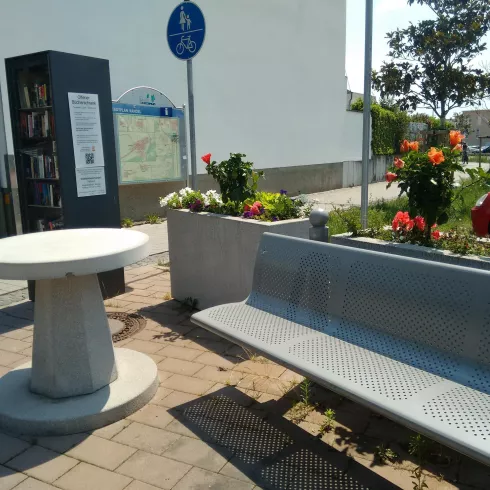 Offener Bücherschrank am Rastplatz Im Krautgarten Offener Bücherschrank am Rastplatz Im Krautgarten