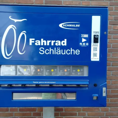 Fahrradschlauch-Automat (© Südpfalz Tourismus Kandel e.V.)