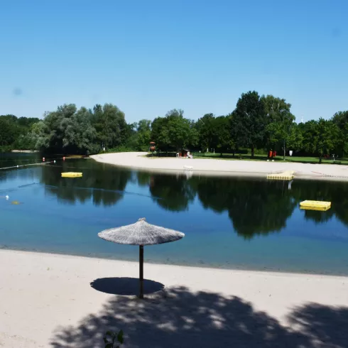 Sandstrand am Badesee Rülzheim (© Verbandsgemeinde Rülzheim Sebastian Hör) Sandstrand am Badesee Rülzheim (© Verbandsgemeinde Rülzheim Sebastian Hör)