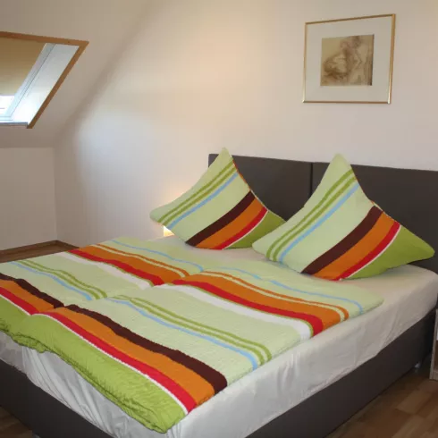 Ferienwohnung im Weingut Helck (© Südpfalz-Tourismus Landkreis Germersheim e.V.) Ferienwohnung im Weingut Helck (© Südpfalz-Tourismus Landkreis Germersheim e.V.)