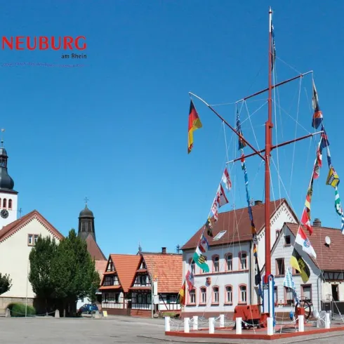 Schiffermast auf dem Rathausplatz