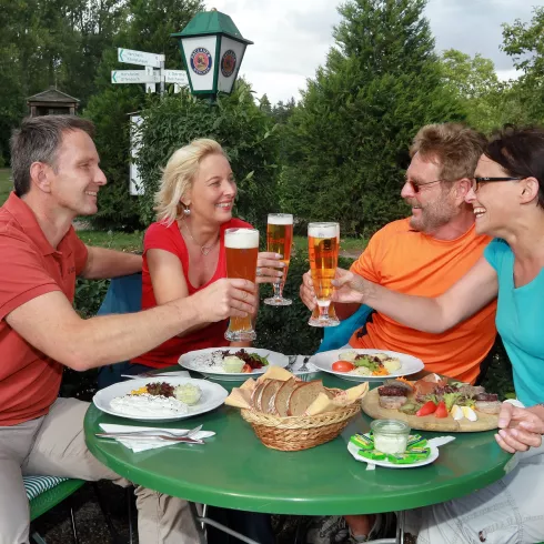 Brotzeit mit Südpfälzer Bier an der Knittelsheimer Mühle